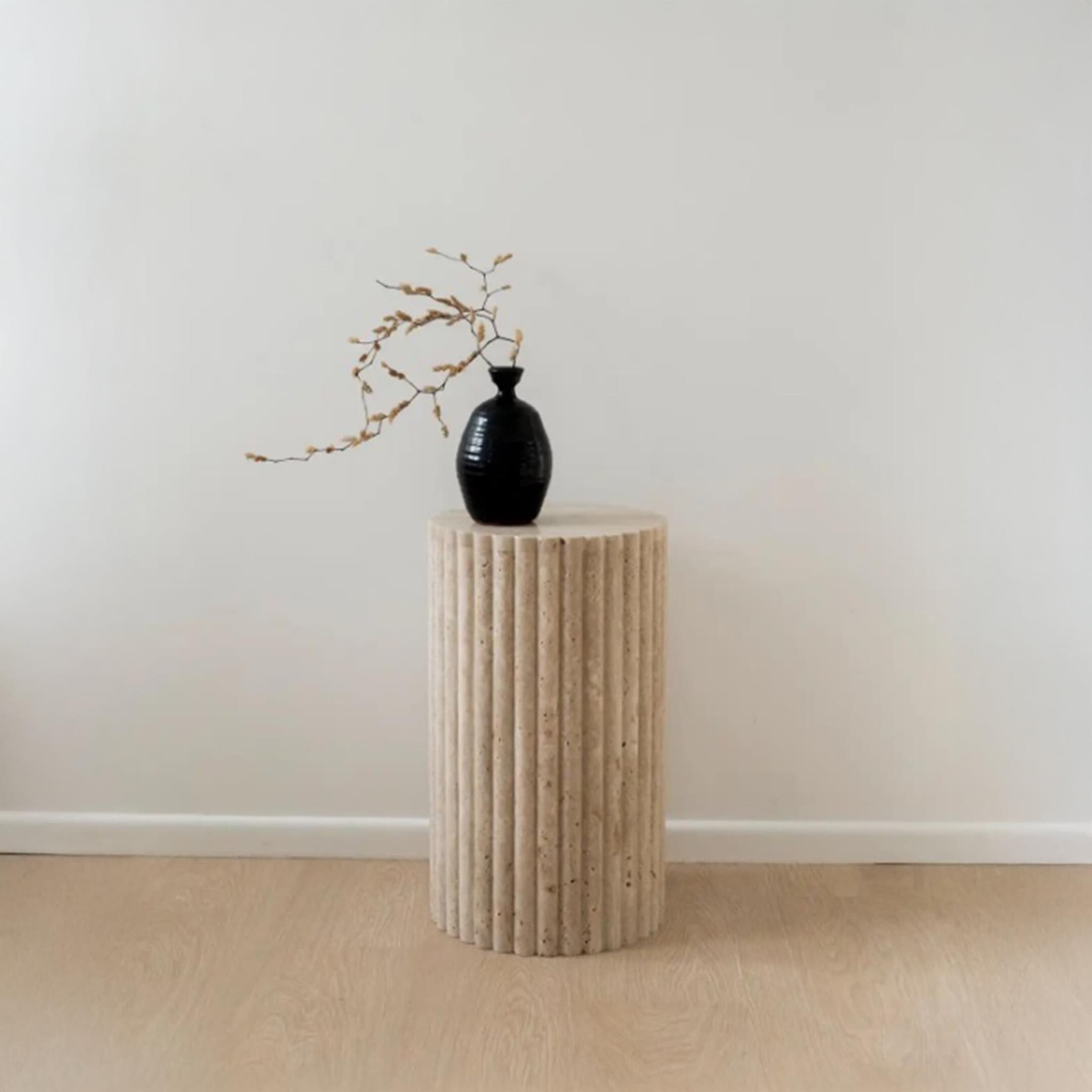 Torre Pedestal — Travertine